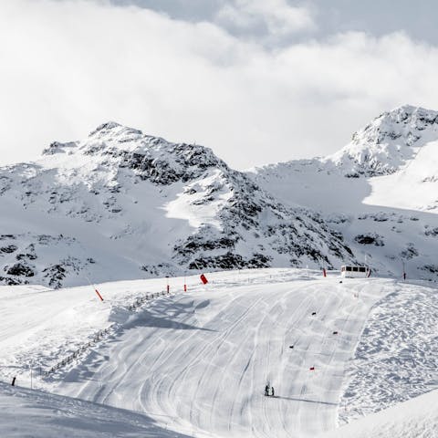 Stay in quiet Villaroger, right on the edge of the popular Les Arcs resort