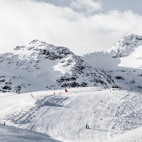 Stay in quiet Villaroger, right on the edge of the popular Les Arcs resort