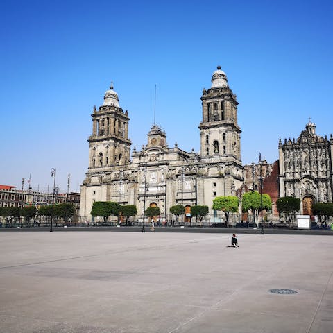 Explore the beautiful architecture of Mexico City on foot