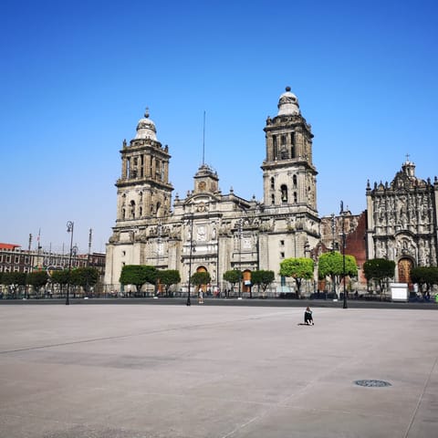 Explore the beautiful architecture of Mexico City on foot