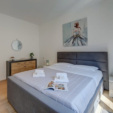 Sleep soundly in the quiet bedrooms