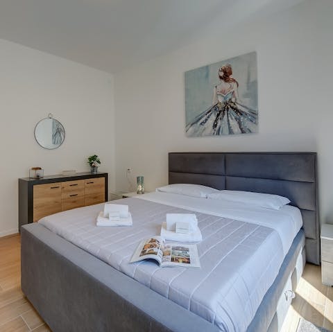 Sleep soundly in the quiet bedrooms