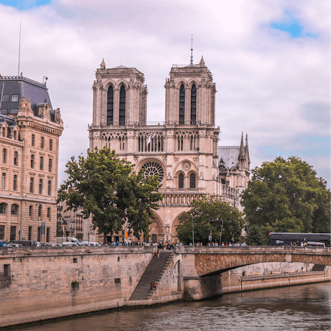 Walk to the Notre Dame in just five minutes