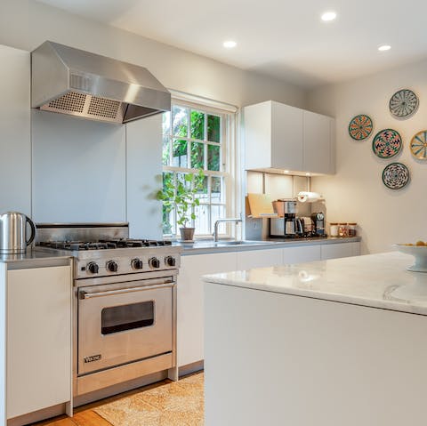 Prepare meals in the bulthaup kitchen