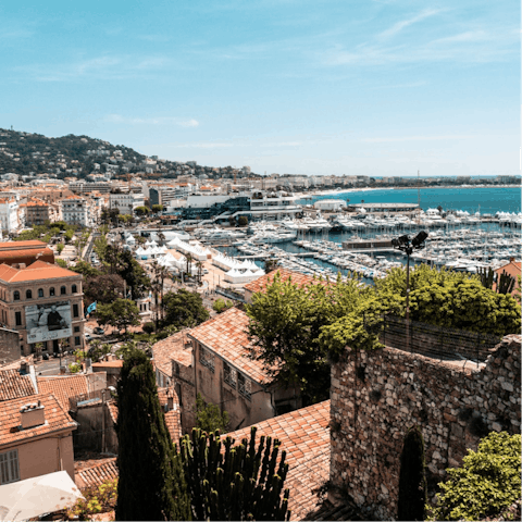 Explore the delights of Cannes, with La Croisette boulevard just a fifteen-minute walk away