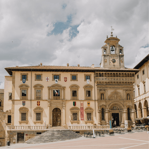 Drive into Arezzo and admire medieval architecture and a charming local atmosphere