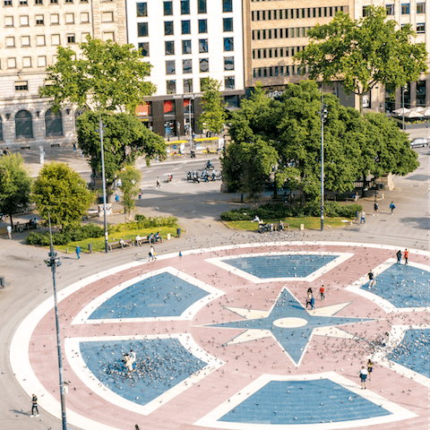 Take an eight-minute stroll to Plaça de Catalunya