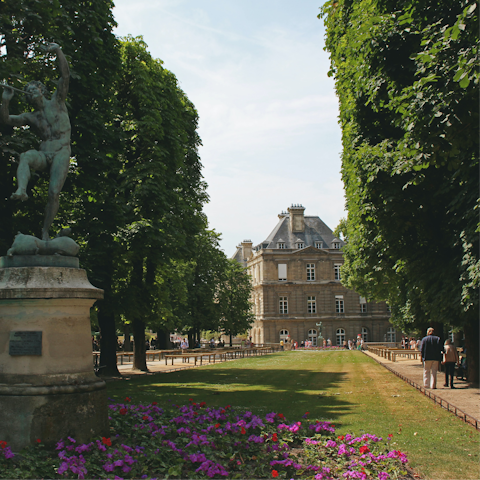 Take a stroll around nearby Luxembourg Gardens