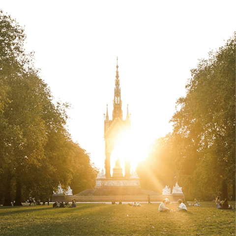 Stay in South Kensington, a short walk from Hyde Park