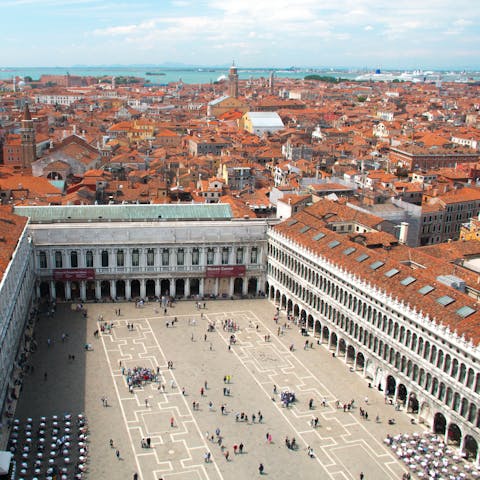 Enjoy a cappuccino in St Mark's Square – it's less than 1km away