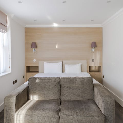 Enjoy a peaceful night's sleep in the comfortable bed – you'll wake up rested and ready for another day of London sightseeing