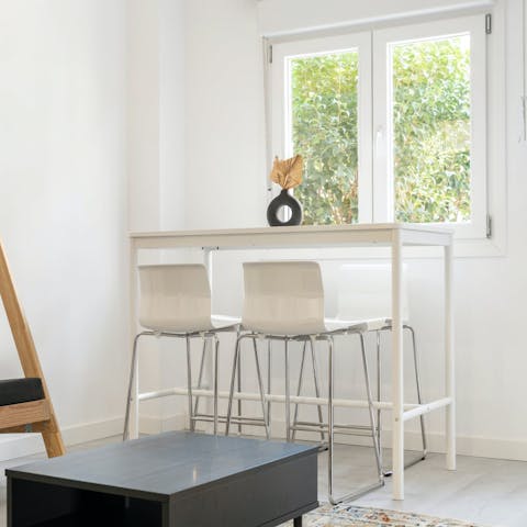 Sip your morning coffee and fire off emails from the laptop-friendly dining table