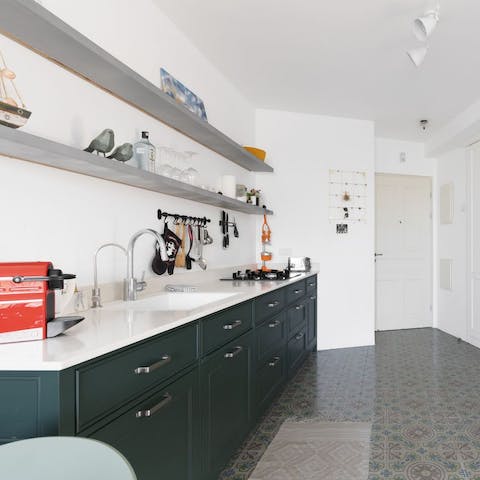 Whip up a shakshouka breakfast before a day of sightseeing