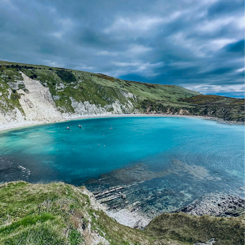 Discover Lulworth Cove, eighteen kilometres from your door