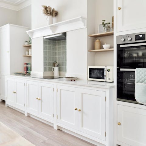 Rustle up something delicious to eat in the sleek, fully–equipped kitchen