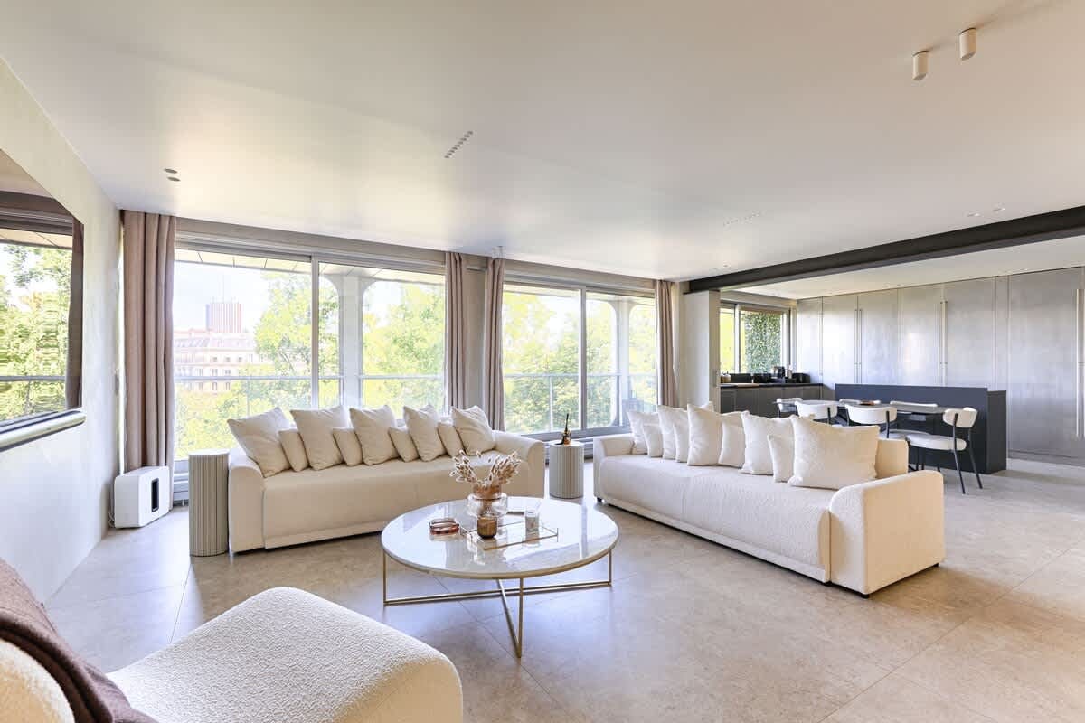 Grand Avenue Hideaway