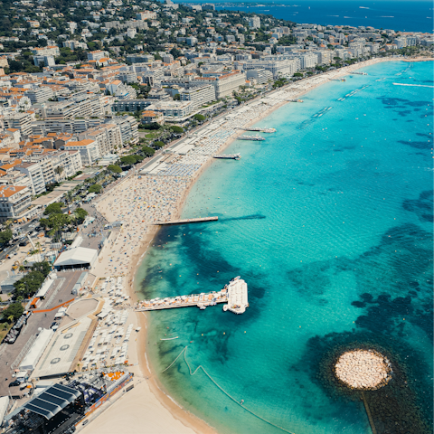 Stay a ten-minute drive from the centre of Cannes