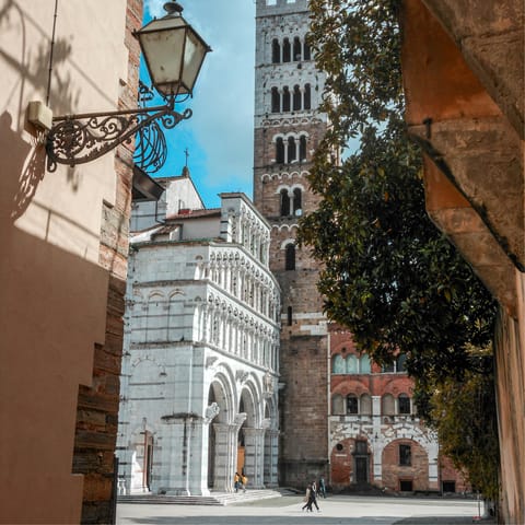 Explore the iconic sights of Lucca – a short walk away