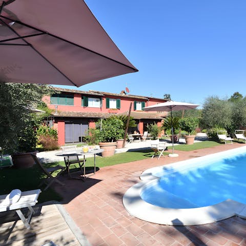 Take your pick from shady spots to dine or recline in the established gardens