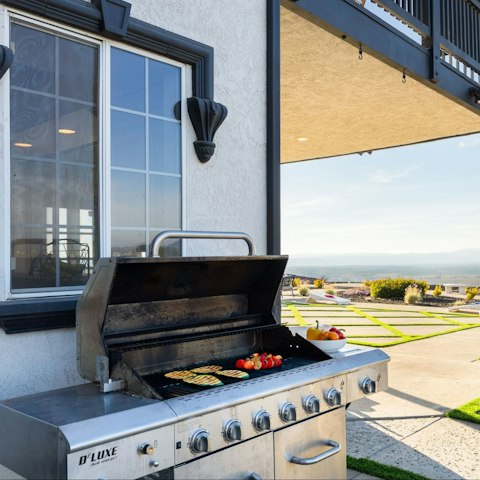 Fire up the barbecue while panoramic valley vistas unfold before you