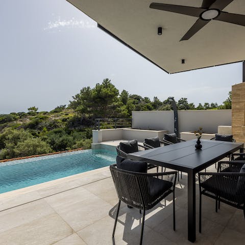 Dine alfresco on fresh ćevapčići after a swim in the private pool