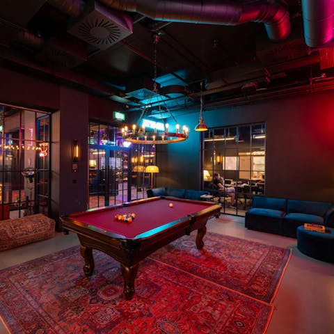 Make the most of the communal games and cinema rooms