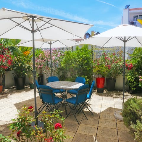 Savour a crisp glass of Verdelho on the terrace after a day of sightseeing
