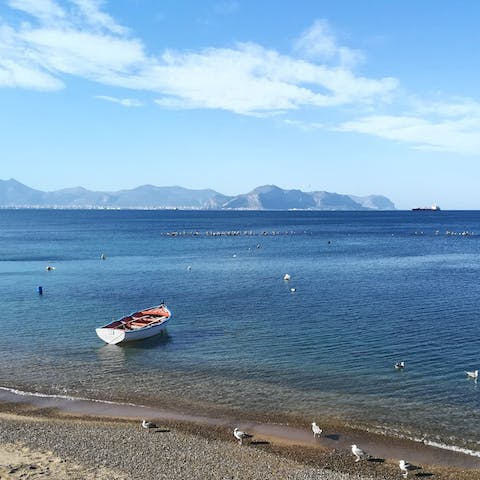 Stay 200 metres from Santa Maria del Focallo – a beautiful beach of golden sands and pristine waters