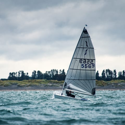 Set sail around the bay