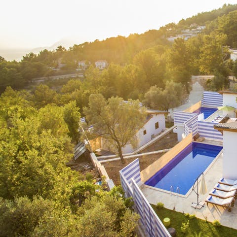 This hideaway is surrounded by heavenly woodland
