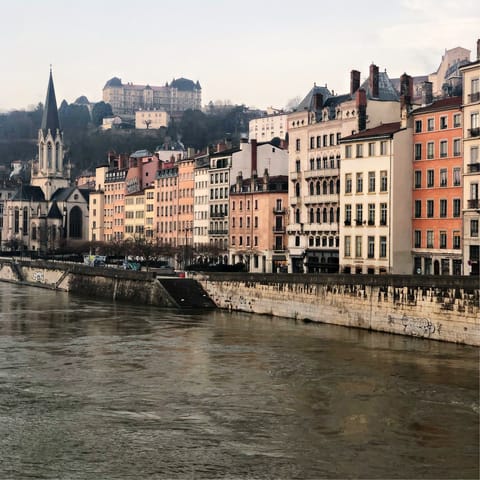 Explore the historic city on your doorstep – your home is in the center of the 7th arrondissement