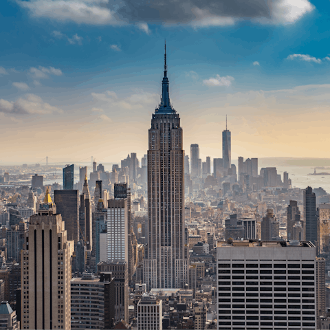 Hop on the subway at Union Street and reach Manhattan in half an hour