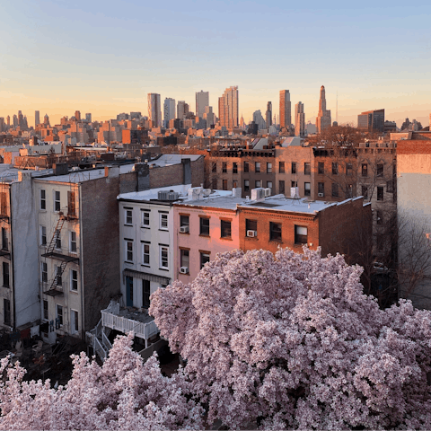 Stay amidst the atmospheric brownstone buildings of Brooklyn