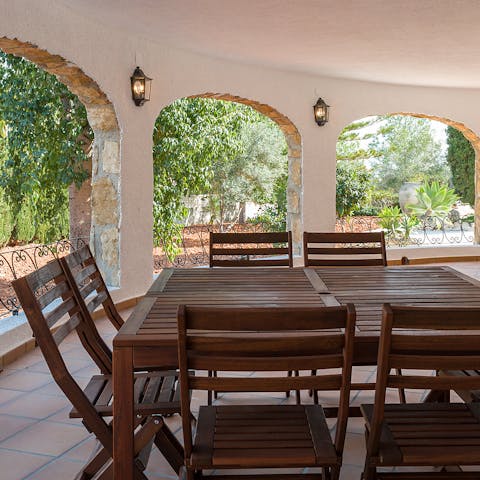 Enjoy alfresco meals in the shade