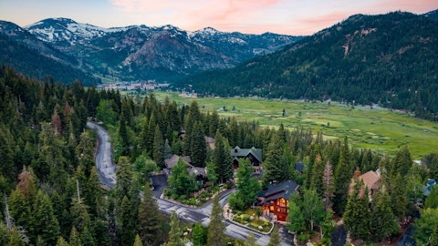 Get ready for a mountain adventure in the Palisades Tahoe ski area