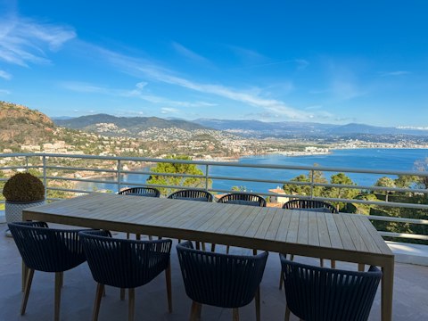 Dine above the bay as the Riviera coastline stretches ahead