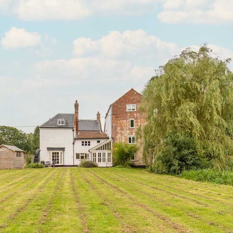 Host a family barbecue in the garden, nibbling on food and playing lawn games as the afternoon fades