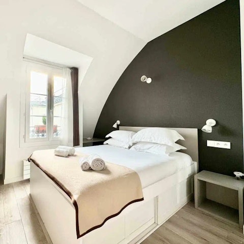 Bank a peaceful sleep under the eaves of the top-floor apartment