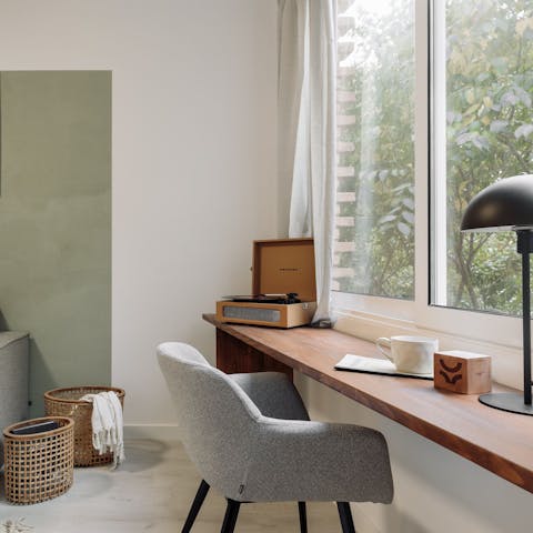 Enjoy a productive work session or call friends from the desk