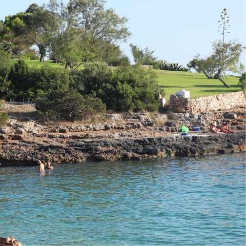 Explore the majestic coastline and head to the beach – Portocolom is just ten–minutes away