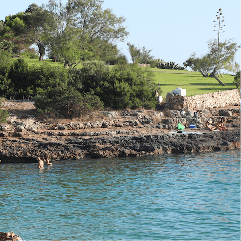Explore the majestic coastline and head to the beach – Portocolom is just ten–minutes away