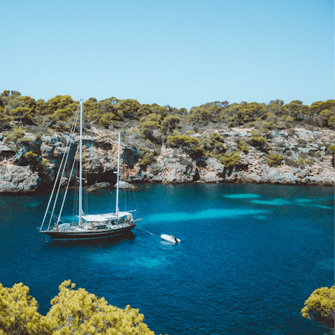 Explore the coast of Mallorca from your base in Costa dels Pins
