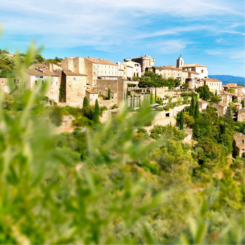 Stay in Provence, a five-minute walk from the village of Paradou
