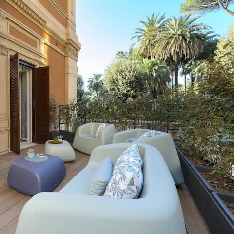 Savour the feeling of total relaxation with drinks on the terrace