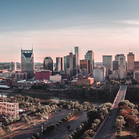 Go out and explore Nashville from your SoBro neighbourhood – the Country Music Hall of Fame and Museum is a fifteen-minute walk