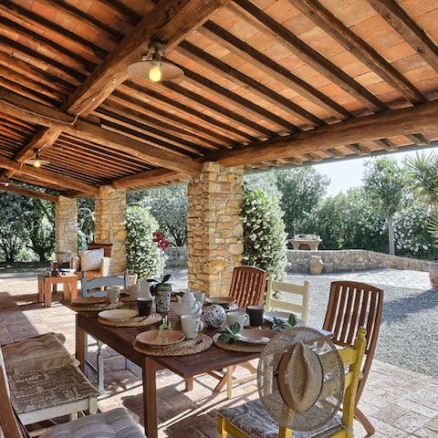 Enjoy an alfresco meal beneath the pergola