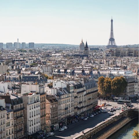 Stay within a short walk from the iconic L'Arc de Triomphe