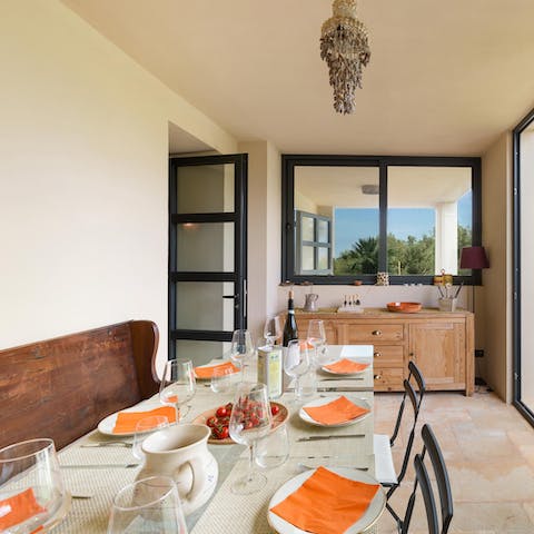 Split your group between two separate living spaces, perfect for those craving privacy
