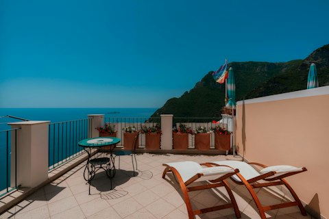 Step straight out to the terrace with open sea views