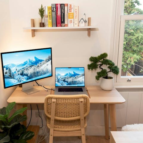 Keep on top of emails from the work-ready desk
